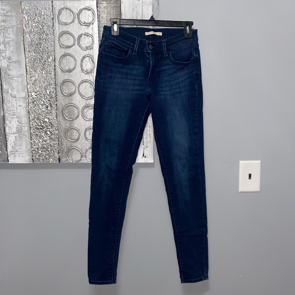 Levi’s dark blue skinny jeans